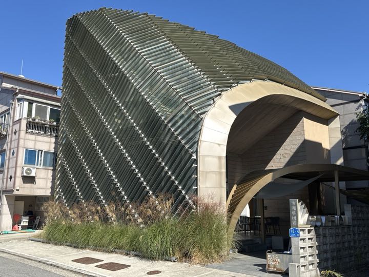 Cafe Louverwall门面