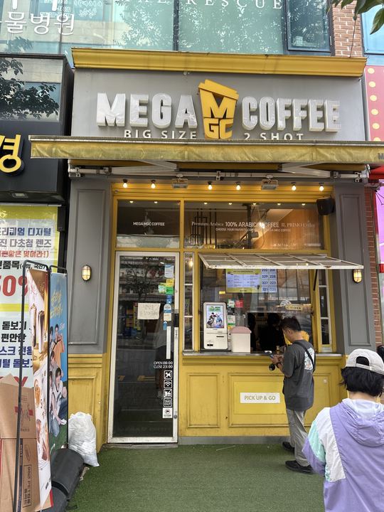 Mega MGC Coffee门面